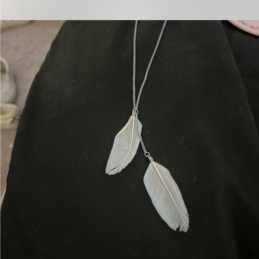 Elegant Silver Feather Pendant Necklace